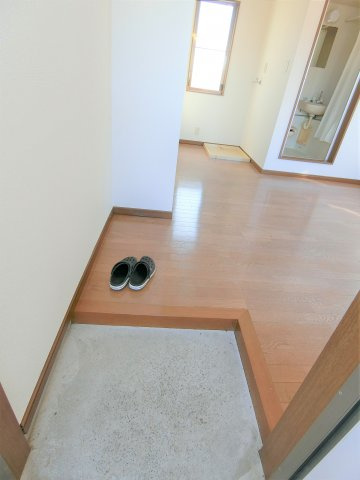 グランディハイツ南吉田I棟の玄関