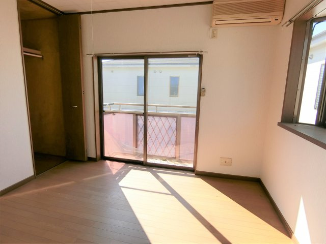 グランディハイツ南吉田B棟の居間・リビング