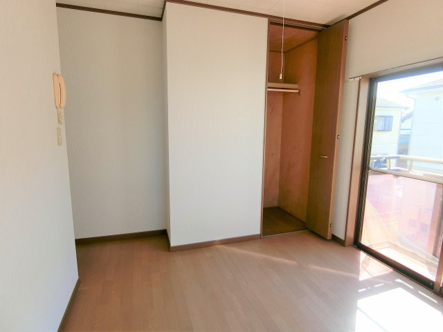 グランディハイツ南吉田B棟の居間・リビング