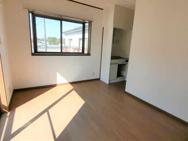 グランディハイツ南吉田B棟の居間・リビング