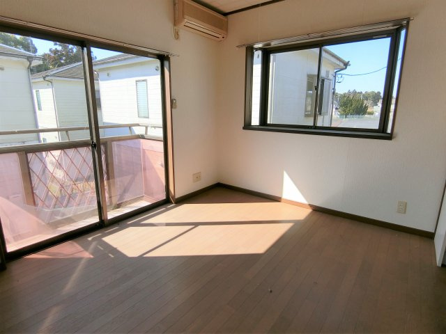 グランディハイツ南吉田B棟の居間・リビング