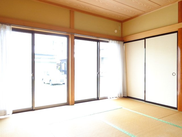 入野町6017-1戸建の和室|日本らしい落ち着いた雰囲気の和室です