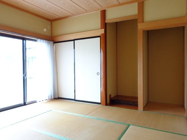 入野町6017-1戸建の和室|日本らしい落ち着いた雰囲気の和室です