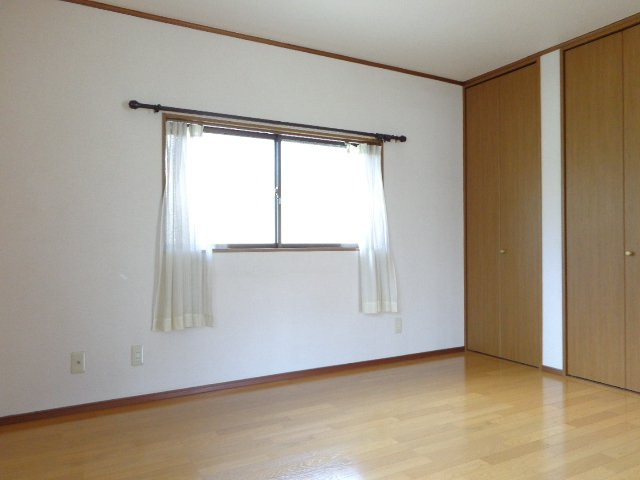 入野町6017-1戸建の洋室|落ち着いた色調の洋室です