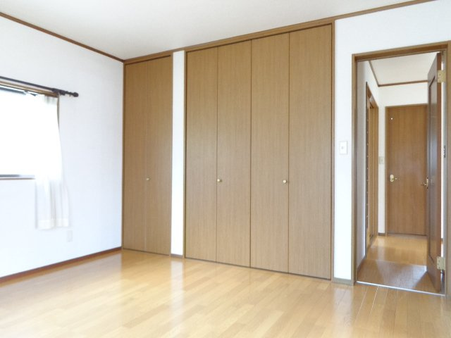 入野町6017-1戸建の洋室|使い勝手のいい洋室です