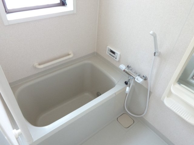 入野町6017-1戸建の浴室|お風呂です