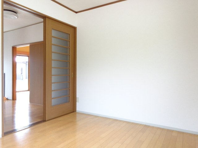 入野町6017-1戸建の居間・リビング|ゆったりとした居間です