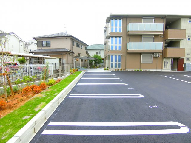 メルベイユさやかの駐車場