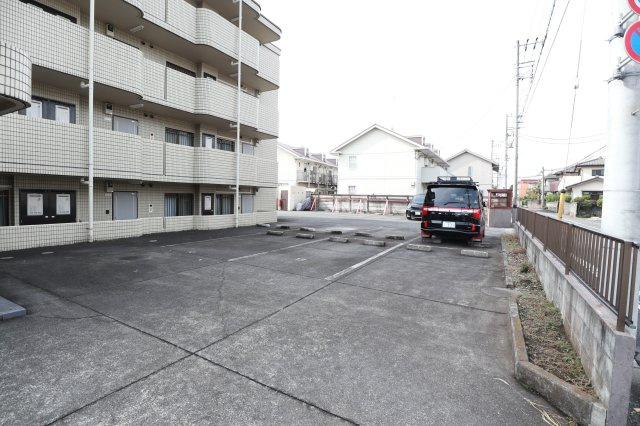 グロアール昭島の駐車場