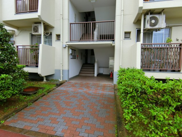 新檜尾台第1次住宅29号棟のエントランス