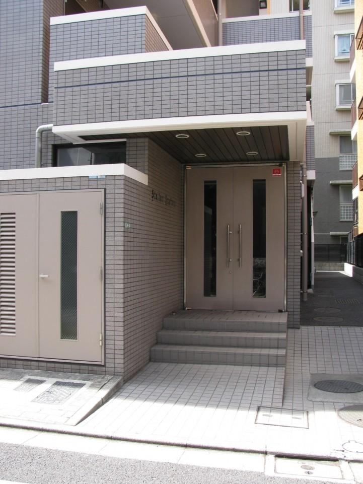 ステラ湯島のエントランス|外観