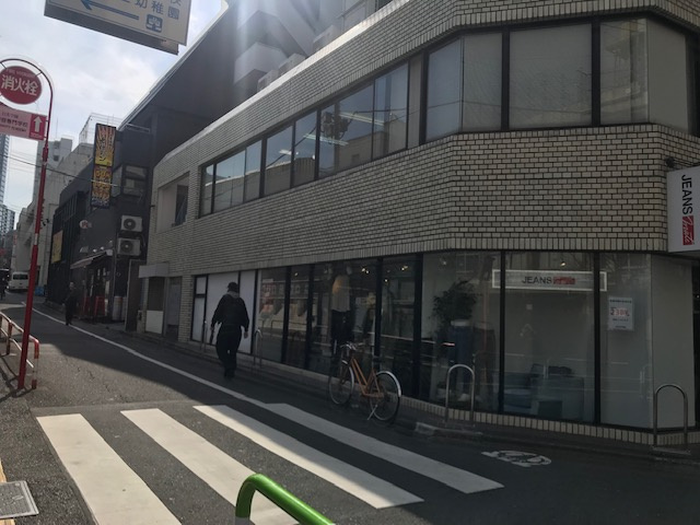 プラムスビルの外観