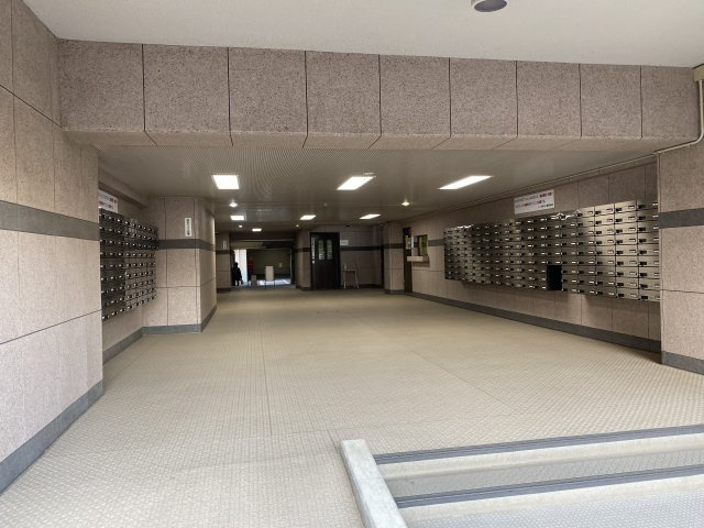 コープ野村本八幡Ⅰのエントランス