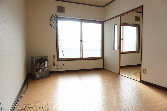 寿ハイツの居間・リビング