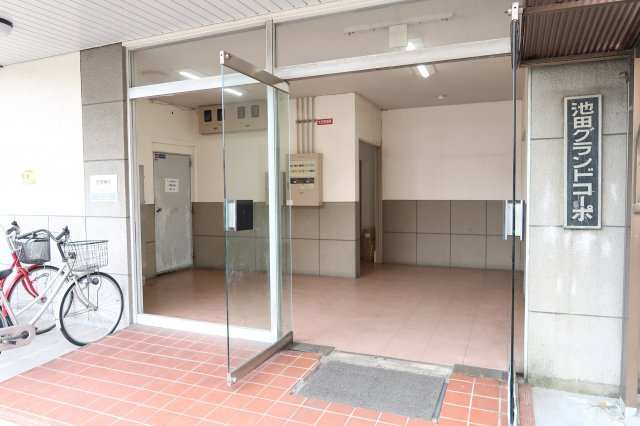 池田グランドコーポのエントランス|マンションの入口