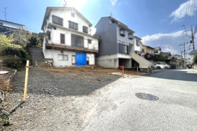 【外観】 | 城陽市寺田大谷　新築戸建 | 【お部屋情報】LDKが18帖ある広々としたスペース、その続きに和室があり扉を開放すれば22.5帖のスペースが広がります。家族が自然と集まるリビングです。