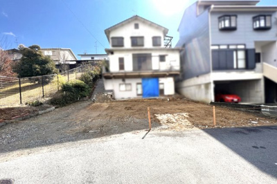 【外観】 | 城陽市寺田大谷　新築戸建 | 【お部屋情報】トイレが1階と2階にあるのでわざわざ違う階まで行かずにすみます。忙しい朝のトイレ順番待ちも心配ご無用。