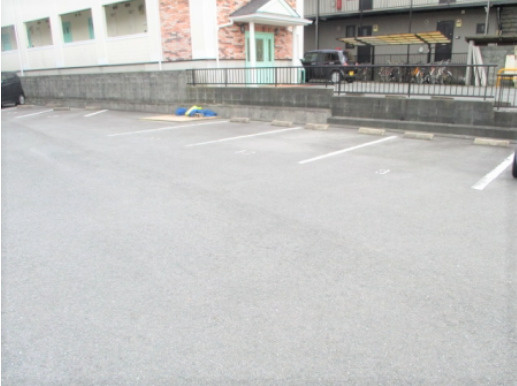 カトルセの駐車場|駐車場に車を止められます
