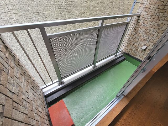 クレールセゾンⅠのバルコニー|暖かな日差しのふりそそぐバルコニー