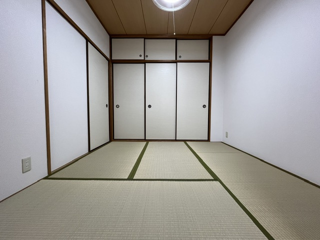 ドミール有住の駐車場