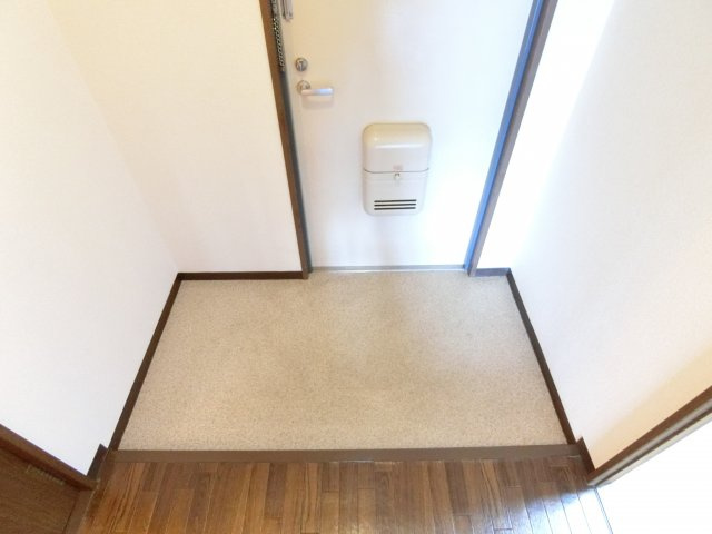 ドミール有住の玄関