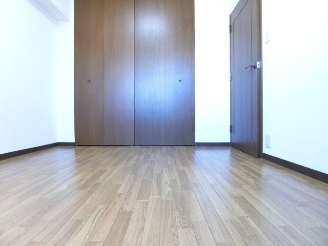 ドミール有住の洋室