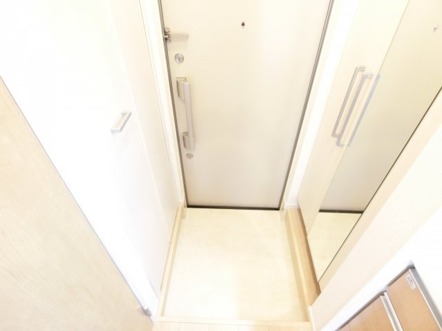 サンプラザ金剛の玄関