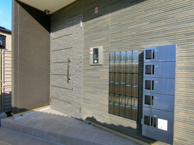 サンプラザ金剛のエントランス