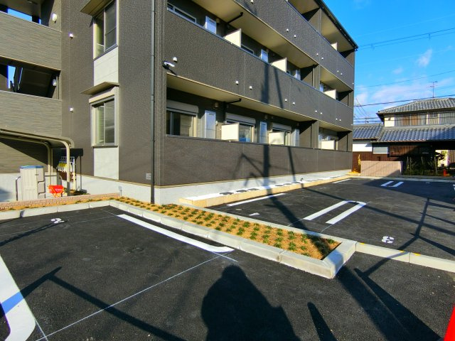 サンプラザ金剛の駐車場