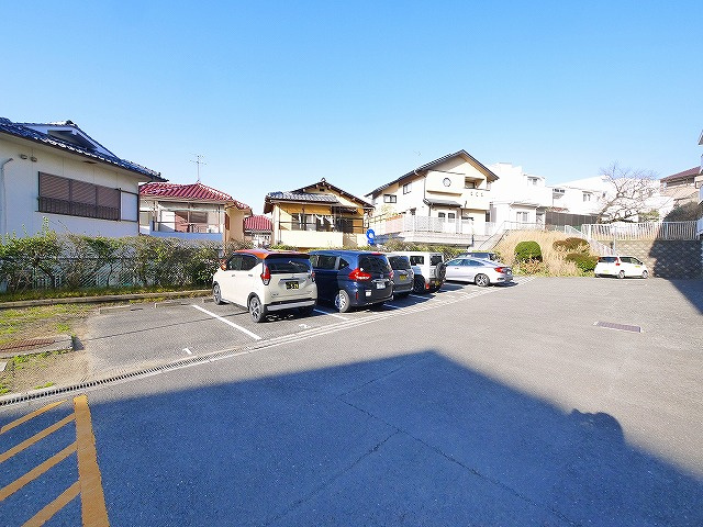 ルノアス富雄の駐車場|駐車場完備です