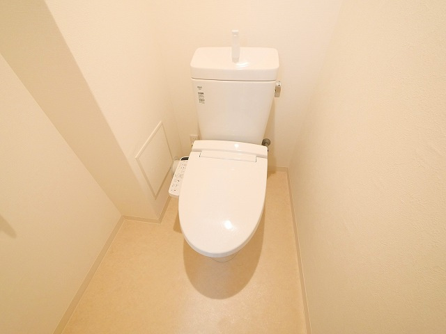 ルノアス富雄のトイレ|ゆったりとした空間のトイレです