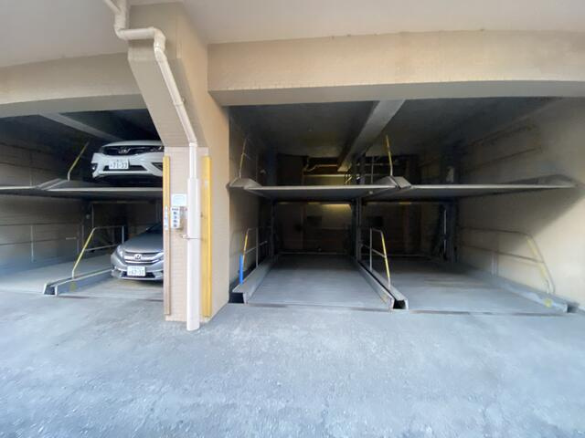 リッシェル生田の駐車場