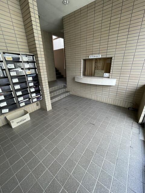 リッシェル生田のエントランス