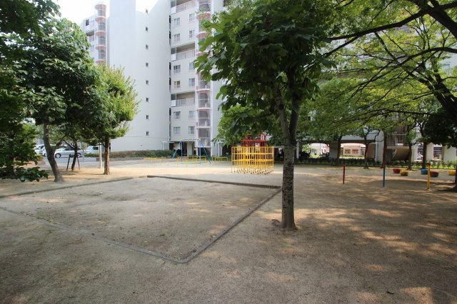 淀川パークハウス2号棟の周辺|砂場とジャングルジム、鉄棒がありましたよ☆