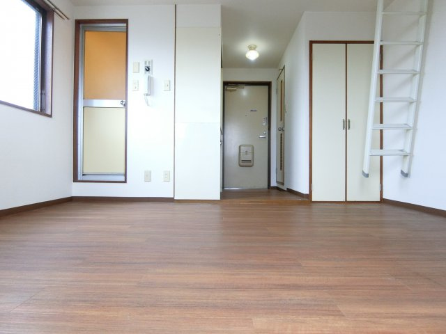 アプティ2番館の居間・リビング