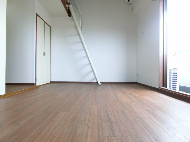 アプティ2番館の居間・リビング