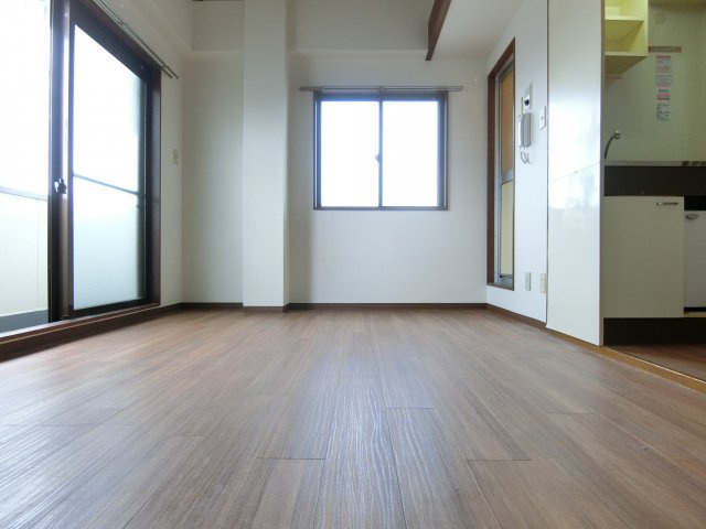 アプティ2番館の居間・リビング