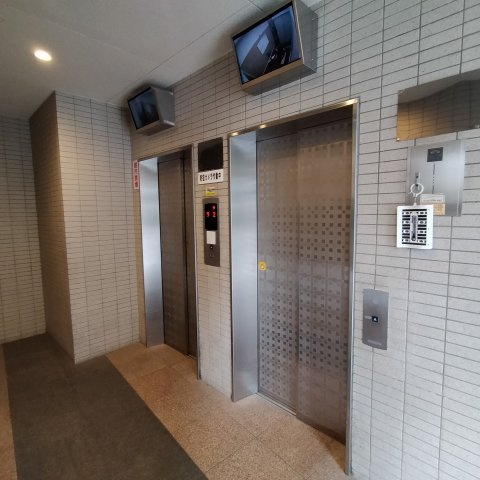 ウィズパークス大阪ガーデンコートのその他共用部分|エレベーターが2基ある混雑時もスムーズにご利用いただけます♪