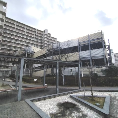 ウィズパークス大阪ガーデンコートの駐車場|マンション敷地内の駐車場