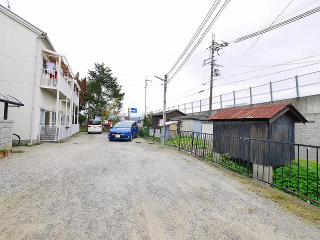 アゼリアコート尼ヶ辻の駐車場