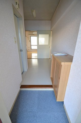 広島市西区庚午北２丁目の賃貸マンションの玄関