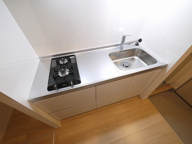Ｋ－３．四条大路のキッチン|コンパクトなキッチンで掃除もラクラク