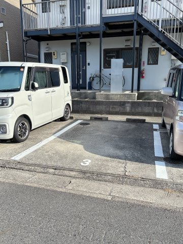 シャルム新浜の駐車場