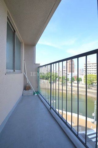 内藤ビルのバルコニー