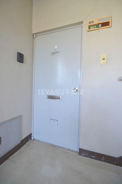 内藤ビルの玄関