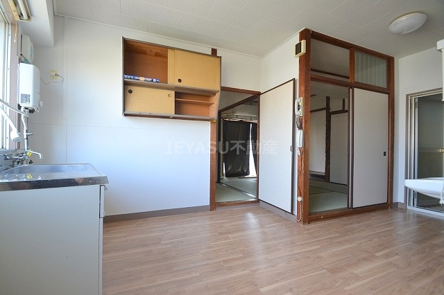 内藤ビルの居間・リビング