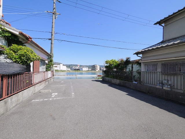 茜駐車場