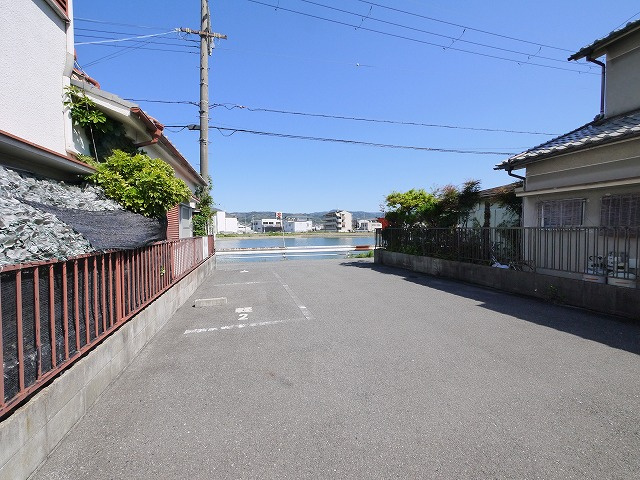 茜駐車場