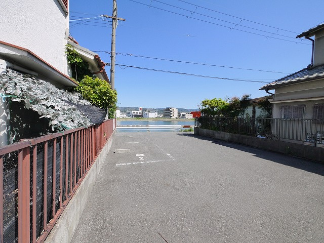 茜駐車場