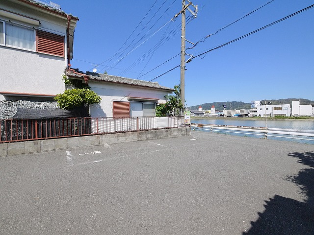 茜駐車場
